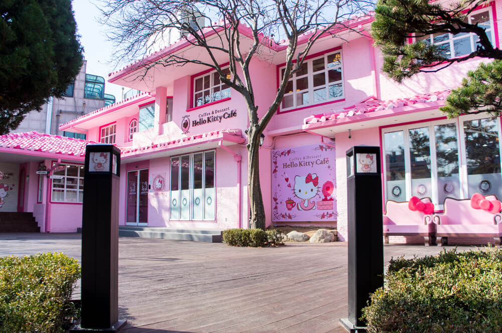 Hongdae's NEW Hello Kitty Cafe 