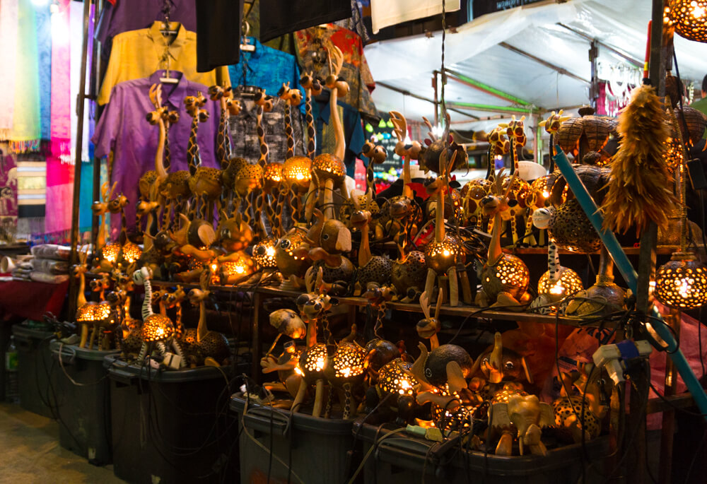 Chiang Mai, Thailand: Night Bazaar VS Sunday Night Market