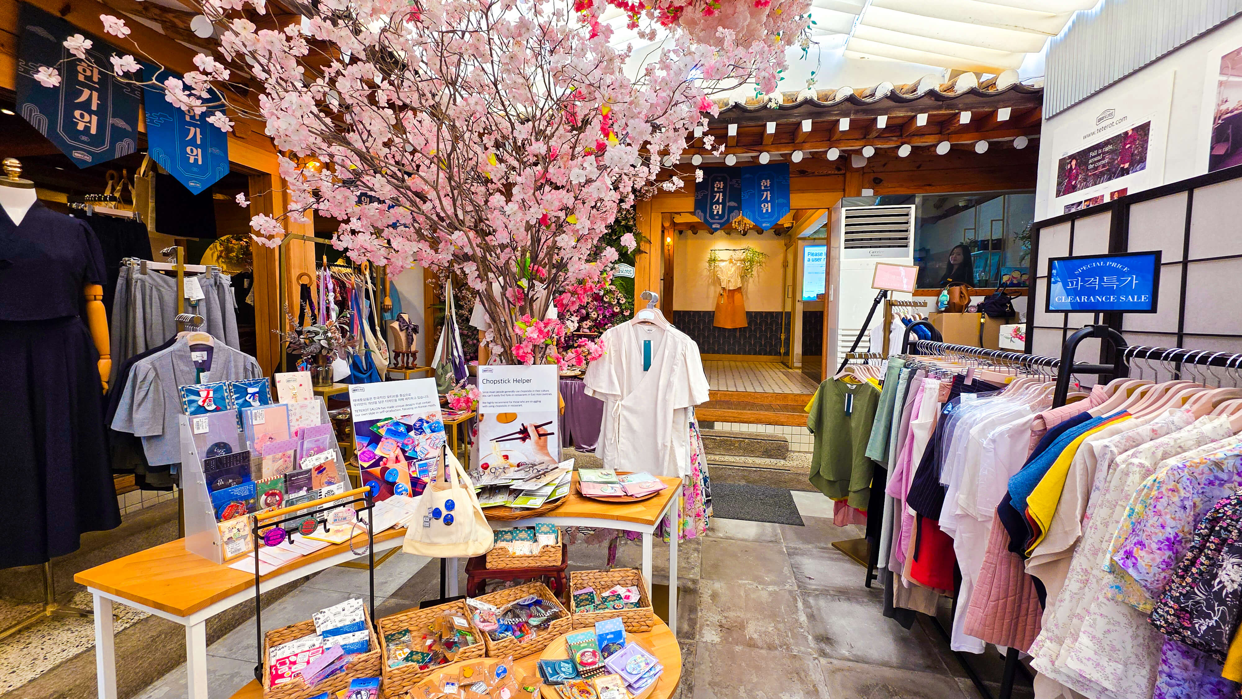 Teterot Salon: Hanbok Shopping in Seoul’s Trendiest Neighborhood